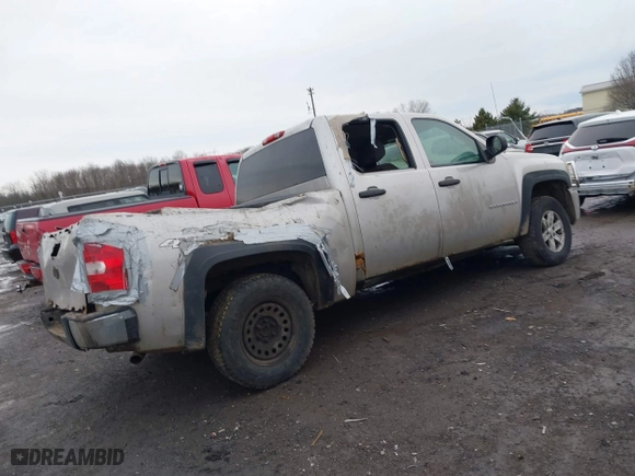 2007 Chevrolet Silverado 1500 LS with VIN 2GCEK13C071562250, listed as a IAAI auction lot 41093124 with 210,192 mi miles. Bid and sale history available at carsss.com. Image 4.