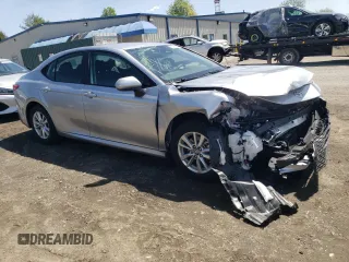2025 Toyota Camry LE z VIN 4T1DBADK2SU525291, wystawiony jako Copart lot #54872725 z przebiegiem 5 855 mil mil oraz Szkoda całkowita • Salvage title. Historia ofert i sprzedaży dostępna na DreamBid. Obrazek 4.