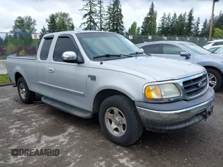 2002 Ford F-150 z VIN 2FTRX17L42CA98695, wystawiony jako IAAI lot #42154232 z przebiegiem 180 924 mil mil oraz . Historia ofert i sprzedaży dostępna na DreamBid. Obrazek 1.