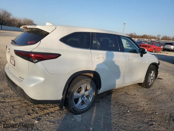 2021 Toyota Highlander L with VIN 5TDBZRBH6MS543426, listed as a Copart auction lot 86848444 with 104,414 mi miles and Salvage Title. Bid and sale history available at carsss.com. Image 3.