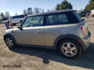 2009 MINI Cooper Hardtop with VIN WMWMF33549TW77649, listed as a Copart auction lot 50954125 with 115,061 mi miles and Clean Title. Bid and sale history available at carsss.com. Image 2.