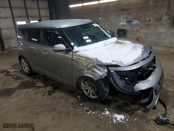 2022 Kia Soul LX with VIN KNDJ23AU9N7837961, listed as a Copart auction lot 43107585 with 34,027 mi miles and Non Repairable. Bid and sale history available at carsss.com. Image 4.
