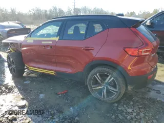 2021 Volvo XC40 R-Design with VIN YV4162UM2M2462305, listed as a Copart auction lot 42974065 with 24,827 mi miles and Salvage Title. Bid and sale history available at carsss.com. Image 2.