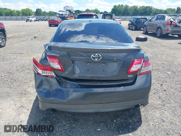 2011 Toyota Camry LE z VIN 4T1BF3EK7BU197078, wystawiony jako IAAI lot #42388549 z przebiegiem 250 873 mil mil oraz . Historia ofert i sprzedaży dostępna na DreamBid. Obrazek 16.