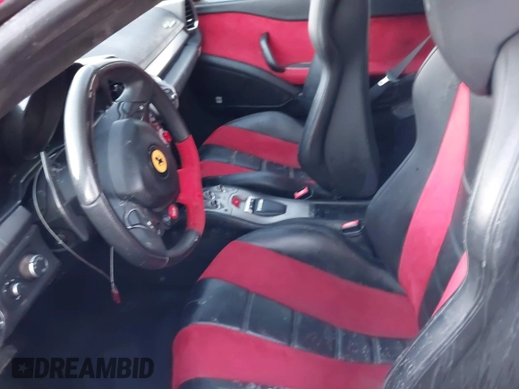 2011 Ferrari 458 Italia z VIN ZFF67NFA4B0179652, wystawiony jako IAAI lot #40499917 z przebiegiem Nie podano mil oraz . Historia ofert i sprzedaży dostępna na DreamBid. Obrazek 5.