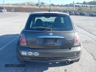 2006 MINI Hardtop with VIN WMWRC33586TJ75043, listed as a IAAI auction lot 41948235 with 138,402 mi miles and . Bid and sale history available at DreamBid. Image 16.