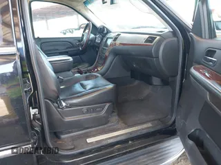 2008 Cadillac Escalade z VIN 1GYFK63828R232898, wystawiony jako IAAI lot #42131832 z przebiegiem 189 417 mil mil oraz . Historia ofert i sprzedaży dostępna na DreamBid. Obrazek 5.