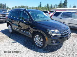 2014 Volkswagen Tiguan S z VIN WVGBV3AX3EW562241, wystawiony jako IAAI lot #42392295 z przebiegiem 81 708 mil mil oraz . Historia ofert i sprzedaży dostępna na DreamBid. Obrazek 1.