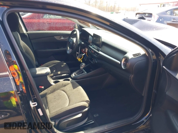 2019 Kia Forte LXS with VIN 3KPF24AD9KE045316, listed as a IAAI auction lot 41801486 with 84,843 mi miles. Bid and sale history available at carsss.com. Image 5.