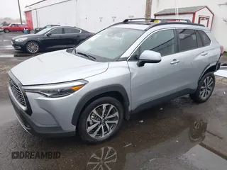 2023 Toyota Corolla Cross XLE z VIN 7MUDAABG0PV077852, wystawiony jako IAAI lot #41313640 z przebiegiem 23 201 mil mil oraz . Historia ofert i sprzedaży dostępna na DreamBid. Obrazek 20.