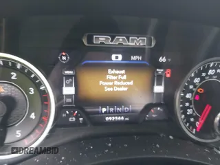2020 Ram 2500 Laramie z VIN 3C6UR5FL6LG284652, wystawiony jako IAAI lot #41536970 z przebiegiem 92 566 mil mil oraz . Historia ofert i sprzedaży dostępna na DreamBid. Obrazek 7.