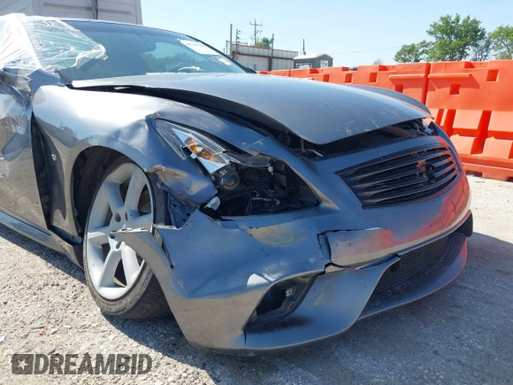 2014 Infiniti Q60 Journey z VIN JN1CV6EK1EM110800, wystawiony jako IAAI lot #41793724 z przebiegiem 134 408 mil mil oraz . Historia ofert i sprzedaży dostępna na DreamBid. Obrazek 20.