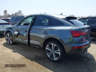 2024 Audi Q5 Sportback S line Premium Plus z VIN WA15AAFY3R2138424, wystawiony jako IAAI lot #42184784 z przebiegiem 4 635 mil mil oraz . Historia ofert i sprzedaży dostępna na DreamBid. Obrazek 3.