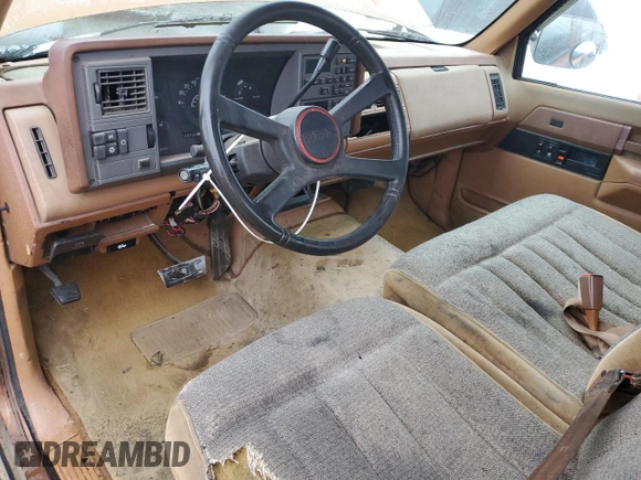 1989 GMC Sierra 1500 with VIN 2GTGC29K4K1535524, listed as a Copart auction lot 43388905 with 1,107,360 mi miles and Clean Title. Bid and sale history available at DreamBid. Image 8.