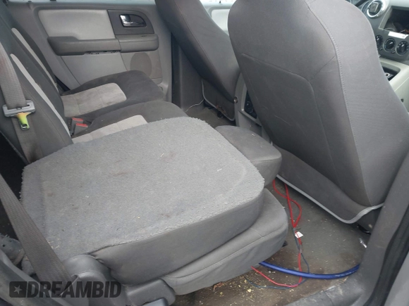 2006 Ford Expedition Special Service with VIN 1FMPU15566LA06014, listed as a IAAI auction lot 42016874 with 294,605 mi miles. Bid and sale history available at carsss.com. Image 8.