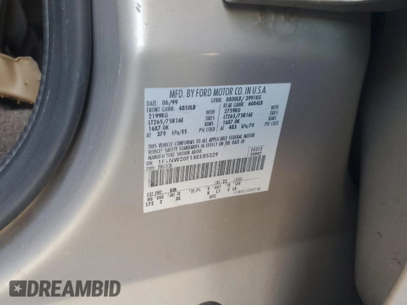 1999 Ford F-250 XL z VIN 1FTNW20F1XEE85329, wystawiony jako Copart lot #89077335 z przebiegiem 517 717 mil mil oraz Szkoda całkowita • Salvage title. Historia ofert i sprzedaży dostępna na DreamBid. Obrazek 12.