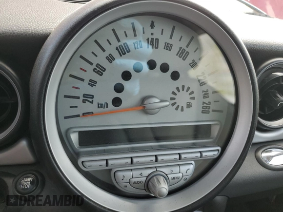 2010 MINI Hardtop с VIN WMWMF3C52ATZ65125, выставлен на аукционе Copart как лот 57271795 с пробегом Не указан миль и Чистый • Clean title. История ставок и продаж доступна на DreamBid. Изображение 9.