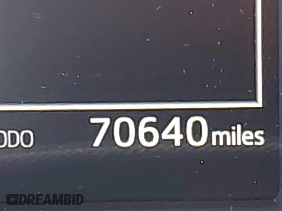 2018 Toyota RAV4 XLE z VIN 2T3WFREV3JW483398, wystawiony jako IAAI lot #41740776 z przebiegiem 70 640 mil mil oraz . Historia ofert i sprzedaży dostępna na DreamBid. Obrazek 7.