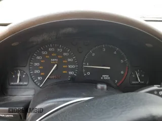1999 Saturn SL z VIN 1G8ZH5283XZ349797, wystawiony jako Copart lot #58221955 z przebiegiem 148 506 mil mil oraz Nie do naprawy. Historia ofert i sprzedaży dostępna na DreamBid. Obrazek 9.