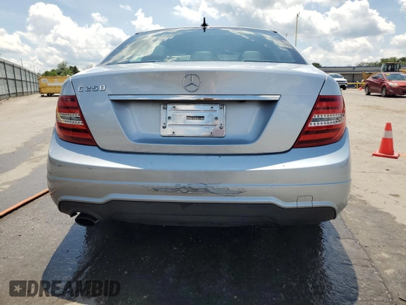 2014 Mercedes-Benz C 250 Sport с VIN WDDGF4HB8EA960846, выставлен на аукционе Copart как лот 63488435 с пробегом 73 404 миль миль и Списание • Salvage title. История ставок и продаж доступна на DreamBid. Изображение 6.
