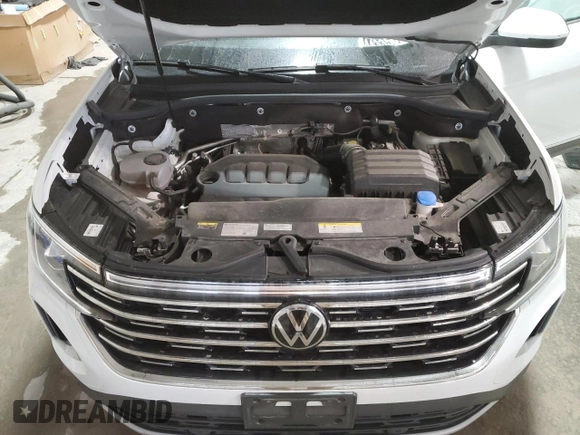 2024 Volkswagen Atlas SEL with VIN 1V2BR2CA1RC516585, listed as a Copart auction lot 44335095 with 17,611 mi miles and Clean title. Bid and sale history available at DreamBid. Image 12.