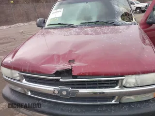 2001 Chevrolet Suburban LS with VIN 1GNEC16T01J280011, listed as a IAAI auction lot 41503436 with 1 mi miles. Bid and sale history available at carsss.com. Image 10.