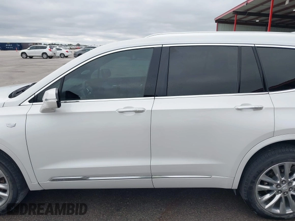 2021 Cadillac XT6 Premium Luxury z VIN 1GYKPCRS8MZ233209, wystawiony jako IAAI lot #40012714 z przebiegiem 45 599 mil mil oraz . Historia ofert i sprzedaży dostępna na DreamBid. Obrazek 14.