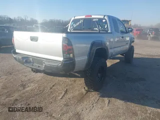 2006 Toyota Tacoma with VIN 5TEUU42N86Z253260, listed as a IAAI auction lot 41628070 with 194,352 mi miles. Bid and sale history available at carsss.com. Image 3.
