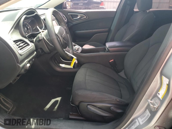 2015 Chrysler 200 Limited z VIN 1C3CCCAB4FN628715, wystawiony jako Copart lot #60453365 z przebiegiem 191 046 mil mil oraz Szkoda całkowita • Salvage title. Historia ofert i sprzedaży dostępna na DreamBid. Obrazek 7.