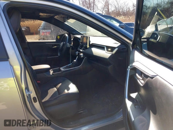 2021 Toyota RAV4 Hybrid XSE with VIN 4T3E6RFV7MU033736, listed as a IAAI auction lot 41640884 with 35,563 mi miles and . Bid and sale history available at DreamBid. Image 5.