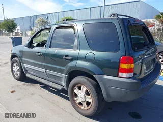 2004 Ford Escape XLT with VIN 1FMCU03184DA00828, listed as a IAAI auction lot 42021621 with 164,667 mi miles. Bid and sale history available at carsss.com. Image 3.