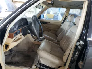 1986 Mercedes-Benz 560 with VIN WDBCA39D7GA259749, listed as a Copart auction lot 70691454 with 186,131 mi miles and Clean Title. Bid and sale history available at DreamBid. Image 7.