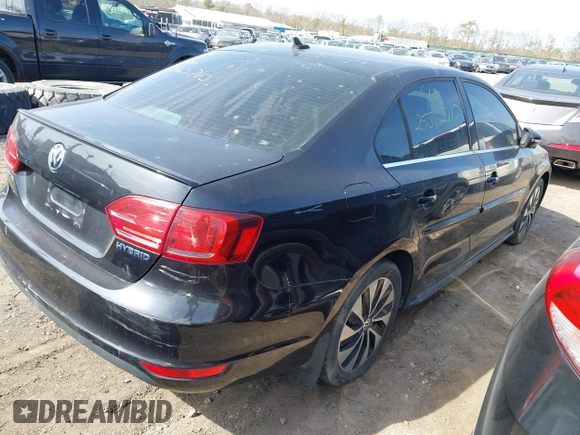2013 Volkswagen Jetta Hybrid SE with VIN 3VW637AJ7DM259702, listed as a IAAI auction lot 41799247 with Not provided miles and . Bid and sale history available at DreamBid. Image 4.