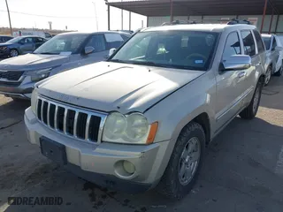2007 Jeep Grand Cherokee Laredo with VIN 1J8GS48KX7C526661, listed as a IAAI auction lot 41481024 with 177,688 mi miles. Bid and sale history available at carsss.com. Image 6.
