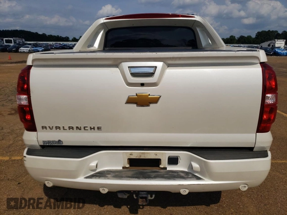 2013 Chevrolet Avalanche LTZ z VIN 3GNTKGE72DG115116, wystawiony jako Copart lot #54606845 z przebiegiem 239 460 mil mil oraz Czysty tytuł • Clean title. Historia ofert i sprzedaży dostępna na DreamBid. Obrazek 6.