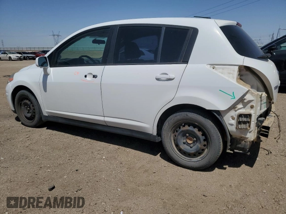 2010 Nissan Versa S z VIN 3N1BC1CP3AL369134, wystawiony jako Copart lot #54437395 z przebiegiem 236 643 mil mil oraz Szkoda całkowita • Salvage title. Historia ofert i sprzedaży dostępna na DreamBid. Obrazek 2.