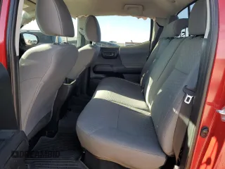 2022 Toyota Tacoma SR z VIN 3TMCZ5AN0NM464534, wystawiony jako Copart lot #55785945 z przebiegiem 31 785 mil mil oraz Szkoda całkowita • Salvage title. Historia ofert i sprzedaży dostępna na DreamBid. Obrazek 10.