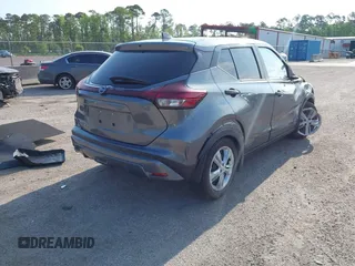 2023 Nissan Kicks S z VIN 3N1CP5BV2PL487717, wystawiony jako IAAI lot #42228018 z przebiegiem 44 419 mil mil oraz . Historia ofert i sprzedaży dostępna na DreamBid. Obrazek 4.