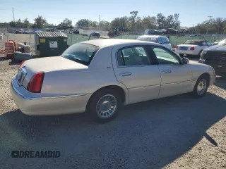 2001 Lincoln Town Car Cartier z VIN 1LNHM83W31Y671814, wystawiony jako Copart lot #77169664 z przebiegiem Nie podano mil oraz Szkoda całkowita • Salvage title. Historia ofert i sprzedaży dostępna na DreamBid. Obrazek 3.