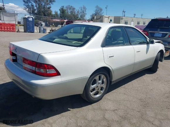 2000 Lexus ES 300 with VIN JT8BF28G7Y5076980, listed as a IAAI auction lot 41949171 with 168,860 mi miles. Bid and sale history available at carsss.com. Image 4.