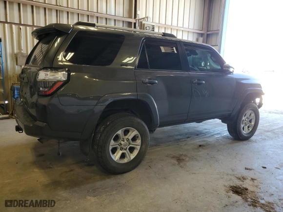 2020 Toyota 4Runner SR5 with VIN JTEBU5JR0L5768961, listed as a Copart auction lot 48237465 with 90,448 mi miles and Salvage Title. Bid and sale history available at carsss.com. Image 3.