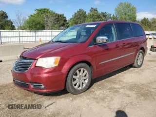 2011 Chrysler Town & Country Touring L z VIN 2A4RR8DG0BR712692, wystawiony jako Copart lot #55482735 z przebiegiem 208 569 mil mil oraz Szkody całkowita. Historia ofert i sprzedaży dostępna na DreamBid. Obrazek 1.