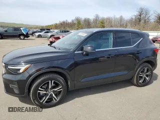 2025 Volvo XC40 Core Bright Theme with VIN YV4L12UJ4S2467838, listed as a Copart auction lot 54880445 with 8,571 mi miles and Clean title. Bid and sale history available at DreamBid. Image 1.