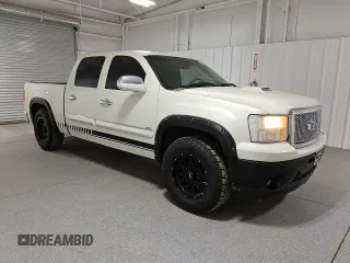 2011 GMC Sierra 1500 Denali z VIN 3GTP2XE21BG345323, wystawiony jako Copart lot #43329045 z przebiegiem 236 126 mil mil oraz Czysty tytuł • Clean title. Historia ofert i sprzedaży dostępna na DreamBid. Obrazek 4.