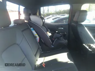 2024 Chevrolet Colorado 2WD LT z VIN 1GCPSCEKXR1255752, wystawiony jako IAAI lot #40898978 z przebiegiem 100 mil mil oraz . Historia ofert i sprzedaży dostępna na DreamBid. Obrazek 8.