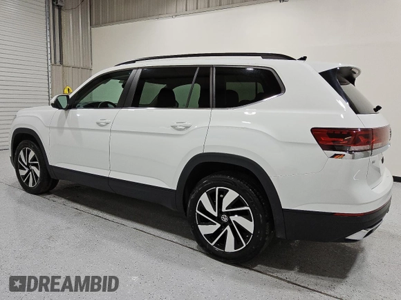 2024 Volkswagen Atlas SE with VIN 1V2HR2CA1RC546860, listed as a Copart auction lot 55703805 with 33,296 mi miles and Clean title. Bid and sale history available at DreamBid. Image 2.