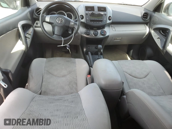 2010 Toyota RAV4 z VIN 2T3ZF4DV4AW052439, wystawiony jako Copart lot #62685155 z przebiegiem 93 851 mil mil oraz Szkoda całkowita • Salvage title. Historia ofert i sprzedaży dostępna na DreamBid. Obrazek 8.