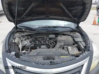 2013 Nissan Altima SV with VIN 1N4AL3AP8DN583103, listed as a IAAI auction lot 41698735 with 183,188 mi miles and . Bid and sale history available at carsss.com. Image 10.