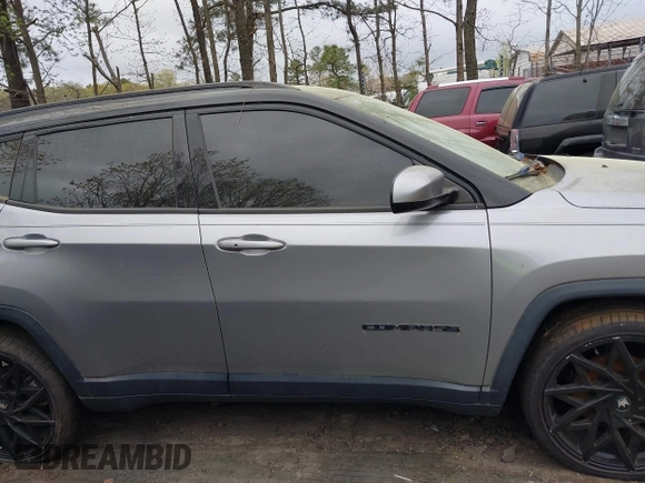 2018 Jeep Compass Latitude with VIN 3C4NJCBB0JT487272, listed as a IAAI auction lot 41955584 with 92,042 mi miles. Bid and sale history available at carsss.com. Image 13.