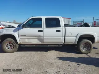 2004 Chevrolet Silverado 2500HD LS with VIN 1GCHC23U74F161856, listed as a IAAI auction lot 41230898 with 132,087 mi miles. Bid and sale history available at carsss.com. Image 14.